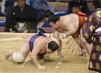 Higonojo slaps down and defeats Tanzo (c. 2013)