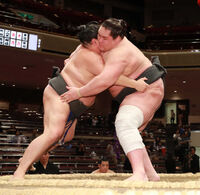 Komakiryu battles future Yokozuna Terunofuji (c. 2019)