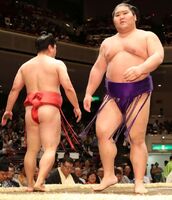 Chiyoo wins his first match with the new shikona Chiyonoo (c. 2017)