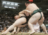 Iwakiyama defeats future Yokozuna Harumafuji (c. 2006)