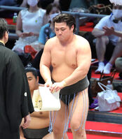 Osanai receives the Jonidan Yusho certificate (c. 2021)