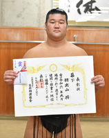 Hatsuyama wins his first Makushita Yusho (c. 2024)