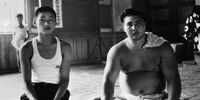 A young Tenryu visits Nishonoseki stable (c. 1963)