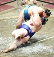 Asabenkei9.jpg (283 KB) Asabenkei loses to future Yokozuna Hoshoryu (c. 2020)