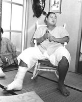 Maenoyama's Ozeki debut halted with an ankle injury (c. 1970)