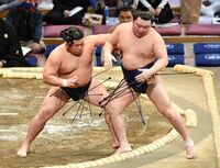 Hiradoumi pushes out Asanowaka (c. 2021)