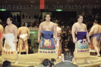 Tochinohana during the Juryo dohyo-iri (c. 1999)