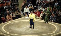 Jiro calls the wrestlers for the musubi-no-ichiban (c. 2025)