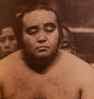 Hakuryu waits for his upcoming bout (c. 1987)