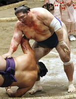 Tamanoshima defeats Sadanofuji in a bloody match (c. 2011)