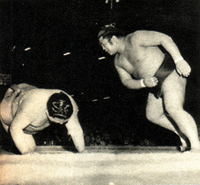 Wakajishi defeats Kotozakura for his first kinboshi (c. 1974)