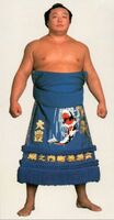 Oyutaka poses with his kesho-mawashi