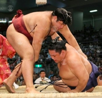 Takayasu throws and defeats Daido (c. 2011)