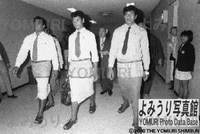 Hinodeshima (right) joins professional sumo (c. 1974)
