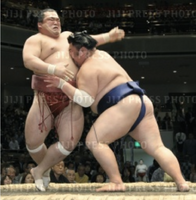 Kimurayama pushes out and defeats Toyohibiki (c. 2011)