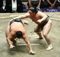 Shimizuumi defeats Daiyusho to win the Jonidan Yusho (c. 2024)