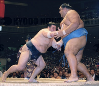 Tamakasuga defeats Yokozuna Musashimaru (c. 2001)