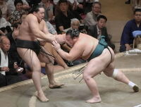 Iwakiyama defeats Yokozuna Asashoryu (c. 2004)