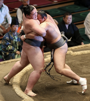 Osunaarashi defeats future Yokozuna Terunofuji (c. 2013)