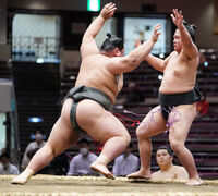 Kyokumizuno pushes out and defeats Yasunishi (c. 2023)