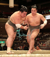 Sazanami defeats Hokutotsuru (c. 2019)