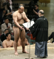 Osunaarashi wins his first Makushita Yusho (c. 2013)