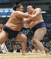 Kimurayama pushes out and defeats Tamakasuga (c. 2008)