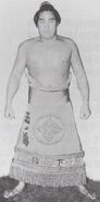Tamanoumi poses with his kesho-mawashi