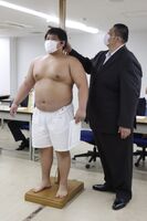 Kazenoumi gets measured upon joining sumo (c. 2022)
