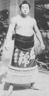 Kiminishiki with his kesho-mawashi