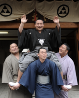 Hagane (left) celebrates Kakuryu's Ozeki promotion (c. 2012)
