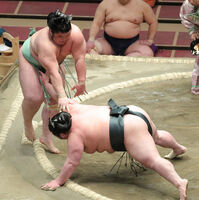 Takakento defeats Bushozan (c. 2021)