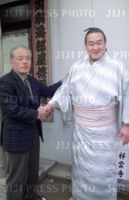 Towanoyama after promotion to Juryo (c. 1999)