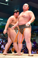 Sasakiyama defeats Takakento (c. 2017)