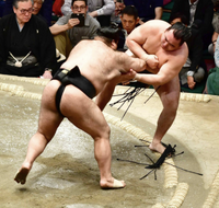 Takayasu defeats Yokozuna Kakuryu (c. 2019)