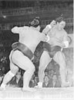 Kotozakura defeats Kitanofuji to win his second Yusho (c. 1969)