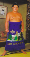 Tochiakagi poses with his kesho-mawashi