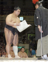 Tochisakae wins his second Juryo Yusho (c. 2005)
