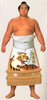 Kirinishiki poses with his kesho-mawashi (c. 1986)