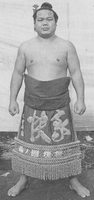 Wakanokuni with his kesho-mawashi