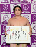Kototebakari wins the Jonokuchi Yusho (c. 2022)
