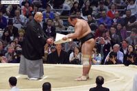 Osunaarashi wins his first Juryo Yusho (c. 2016)