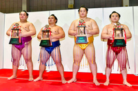 Enho wins his first sansho prize (c. 2019)