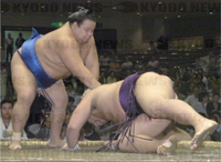 Ryuo slaps down and defeats Tochiozan (c. 2006)