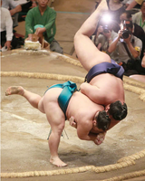 Sagatsukasa wins with rare kimarite Ipponzeoi (c. 2011)
