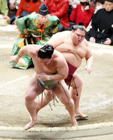Mitakeumi defeats Wakatakakage (c. 2023)