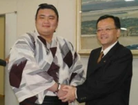 AsabenkeiMeetsMayor.png (305 KB) Asabenkei meets the mayor of his hometown (c. 2015)