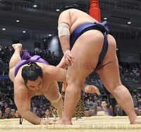 Kimurayama slaps down and defeats Kotoyuki (c. 2012)