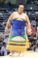 Kotomisen during the Juryo dohyo-iri (c. 2013)