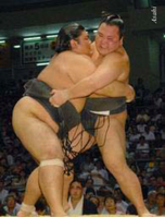 Kihonoumi loses the Sandanme Yusho match (c. 2007)